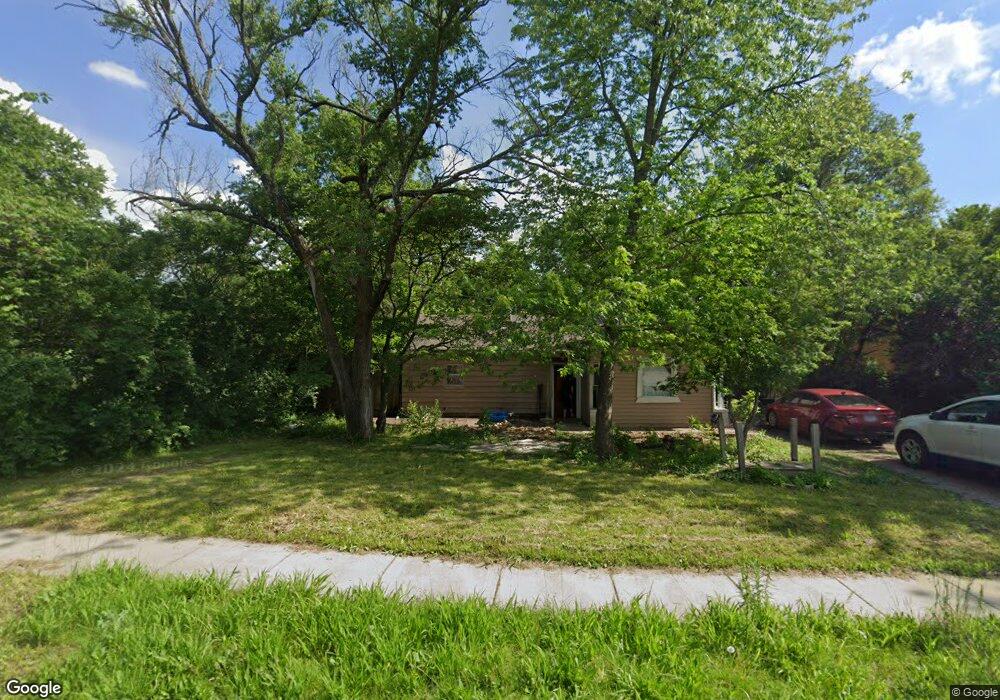 429 SE Pinecrest Dr, Topeka, KS 66605 - photo 1