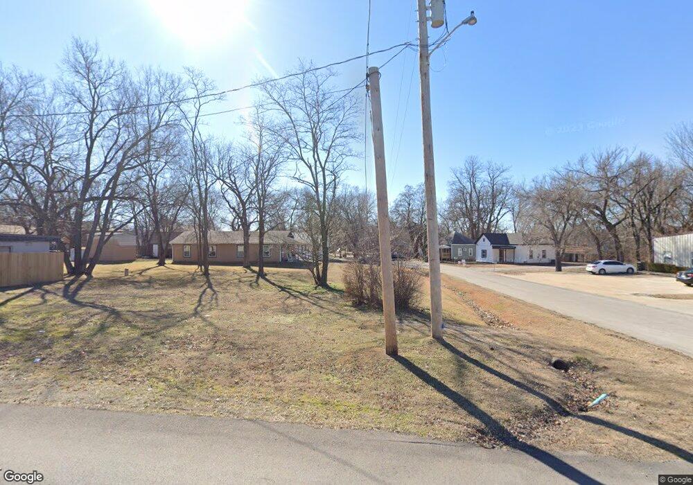 369 W Claremore St, Claremore, OK 74017 - photo 1