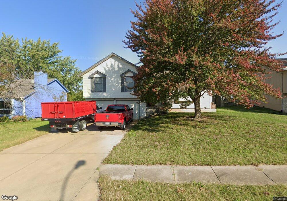 1604 Roberta Dr, Raymore, MO 64083 - photo 1