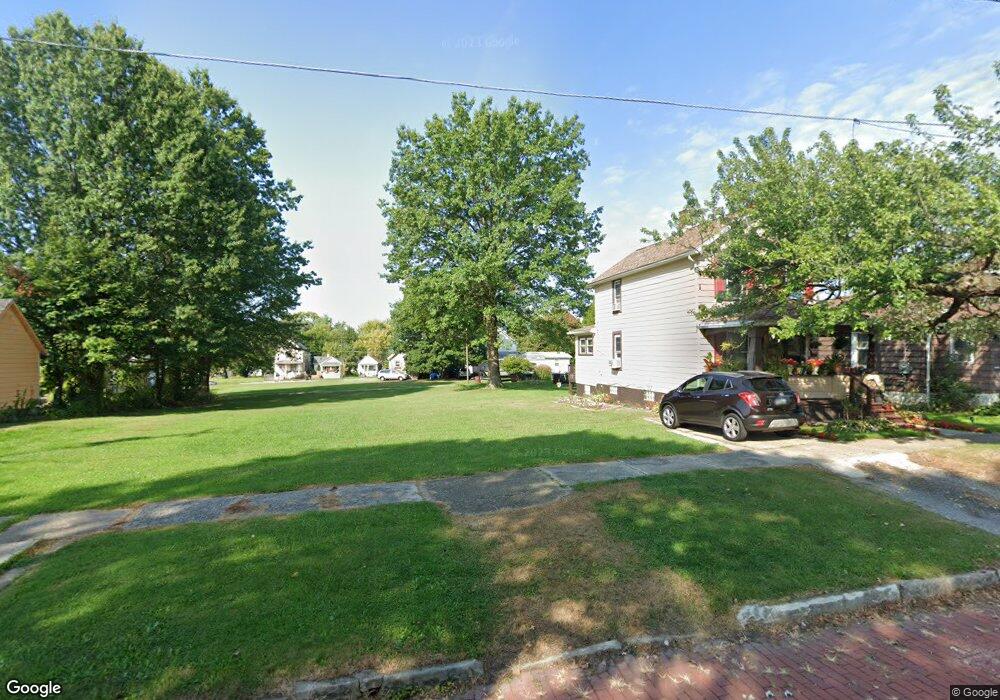 1118 Beechwood Ave, Farrell, PA 16121 - photo 1