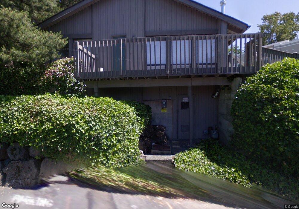 Woodlake Apartments unit E663, Mercer Island, WA 98040 - photo 1