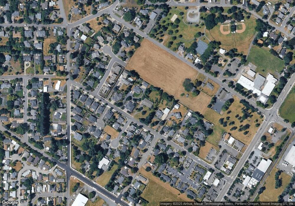 560 SW 7th St, Dundee, OR 97115 - photo 1