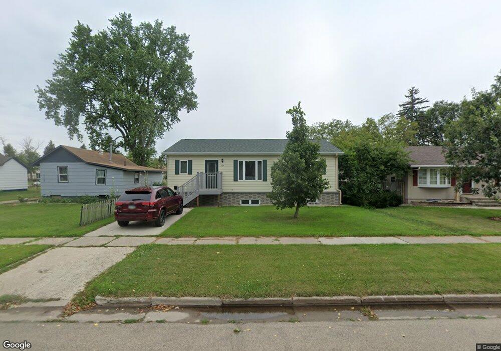 1114 8th Ave SE, Jamestown, ND 58401 - photo 1