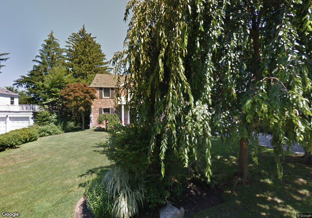 273 Mill Spring Rd, Manhasset, NY 11030 - photo 1