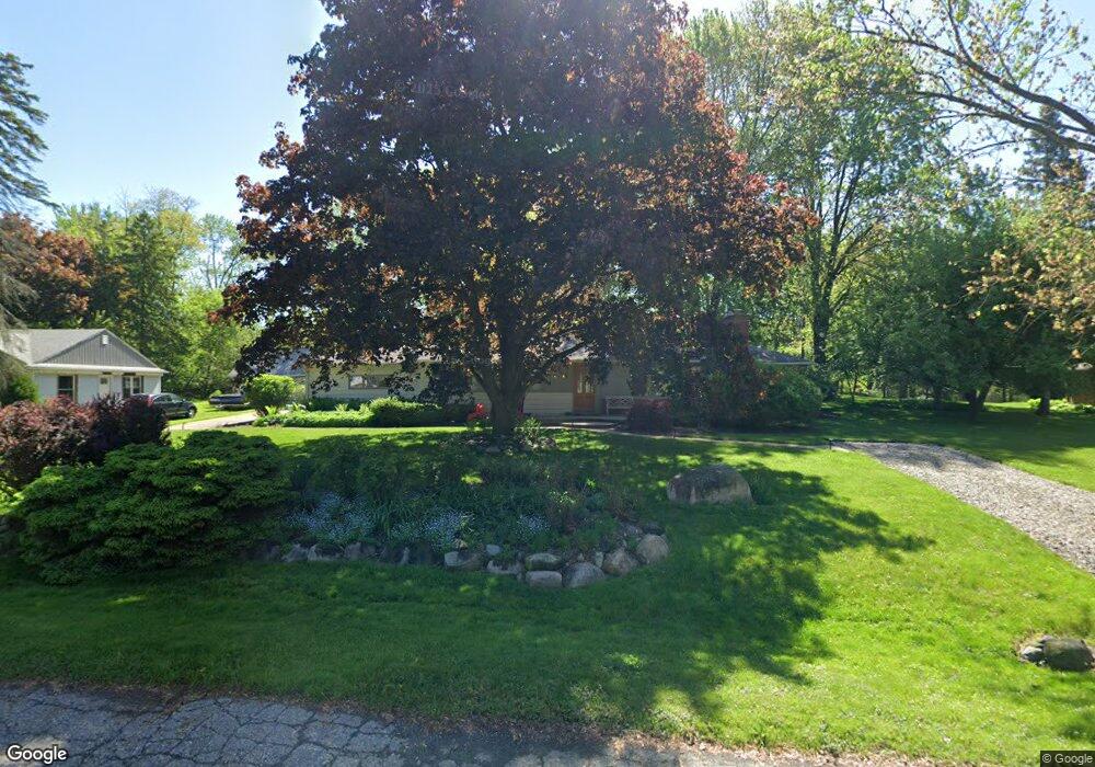 2421 Parcells Cir, Bloomfield Hills, MI 48302 - photo 1