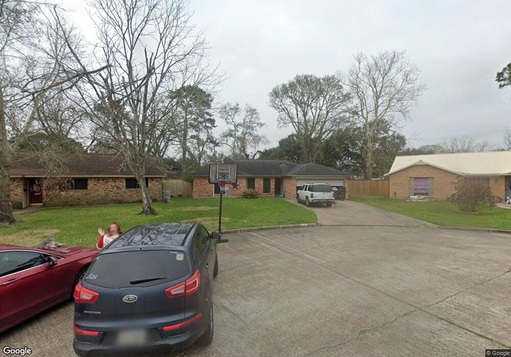 616 N Fairview Cir, Alvin, TX 77511 - photo 1