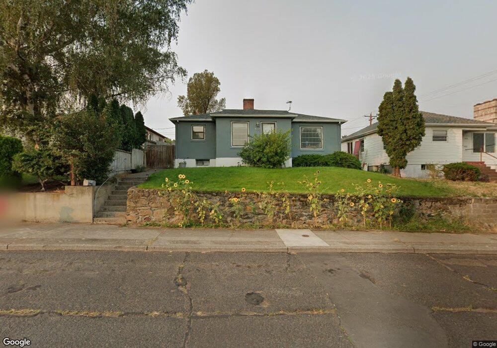 718 W 11th St, the Dalles, OR 97058 - photo 1