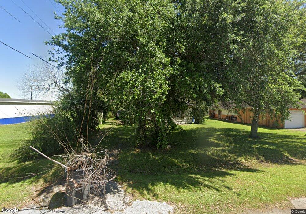 1401 Live Oak Ave, Bay City, TX 77414 - photo 1