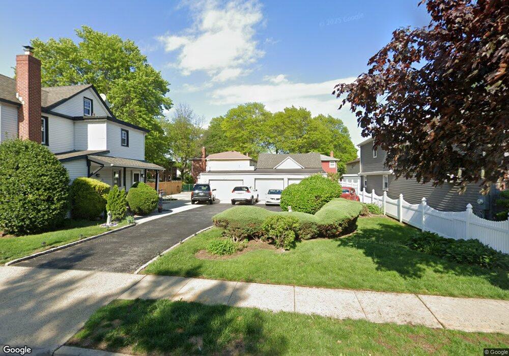 92 Covert Ave, New Hyde Park, NY 11040 - photo 1