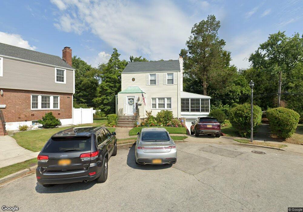 2 Garland Ln, Valley Stream, NY 11581 - photo 1