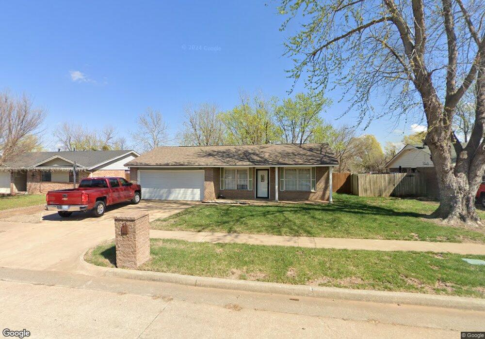 612 Champion Ln, Moore, OK 73160 - photo 1