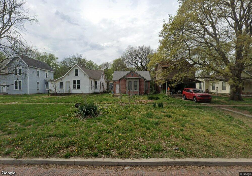 417 SW Clay St, Topeka, KS 66606 - photo 1