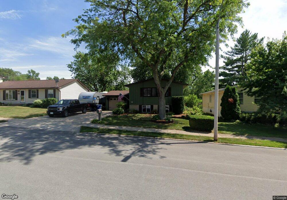 2625 W 60th St, Davenport, IA 52806 - photo 1