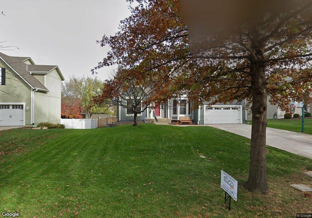 5313 Hilltop Dr, Shawnee, KS 66226 - photo 1