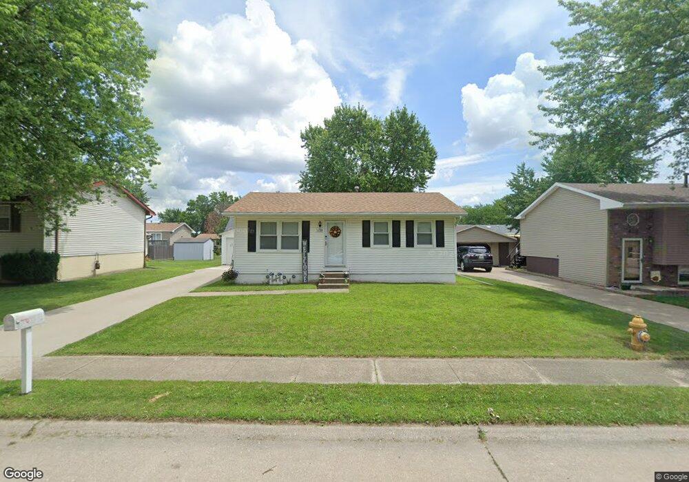 1139 N Pioneer St, Davenport, IA 52804 - photo 1