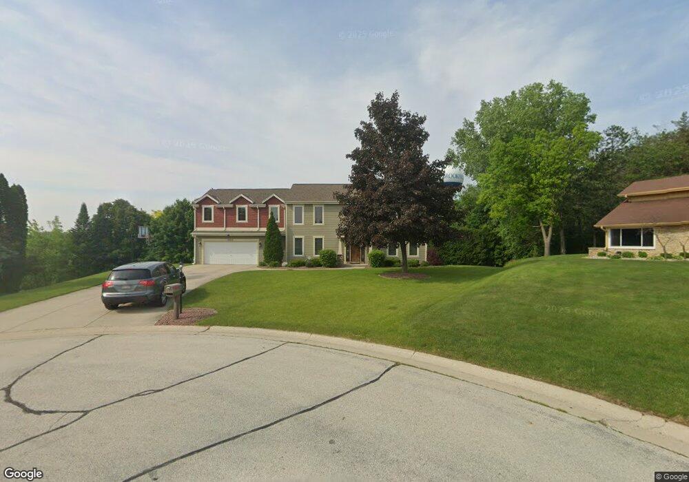 20870 Hawthorne Ridge Ct, Brookfield, WI 53045 - photo 1