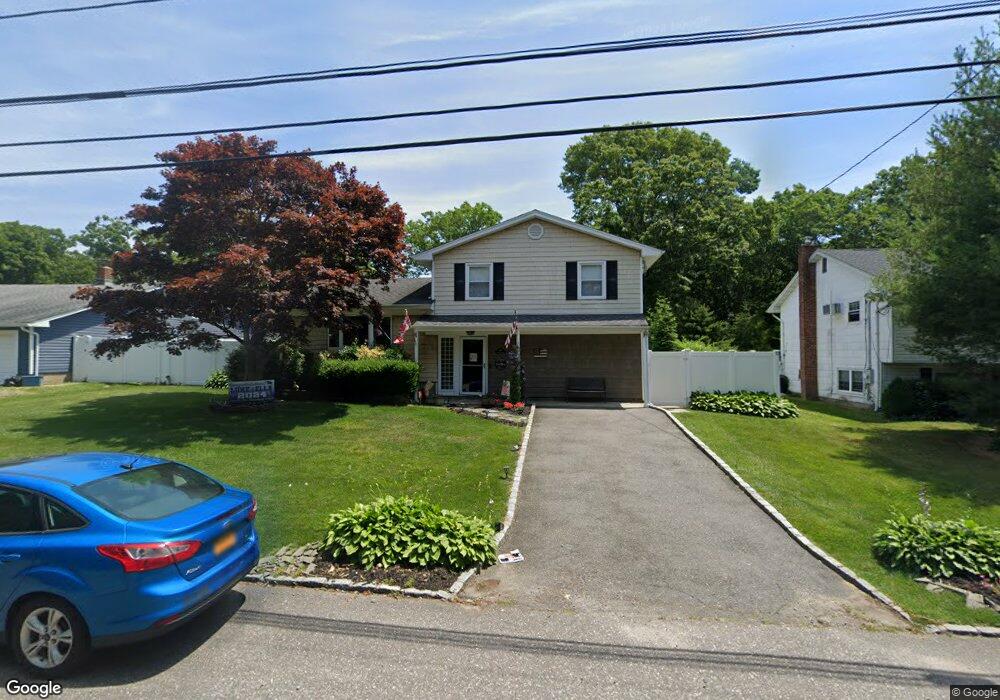 923 Chester Rd, Sayville, NY 11782 - photo 1