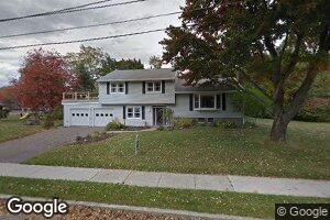 34 Crescent Beach Dr, Burlington, VT 05408