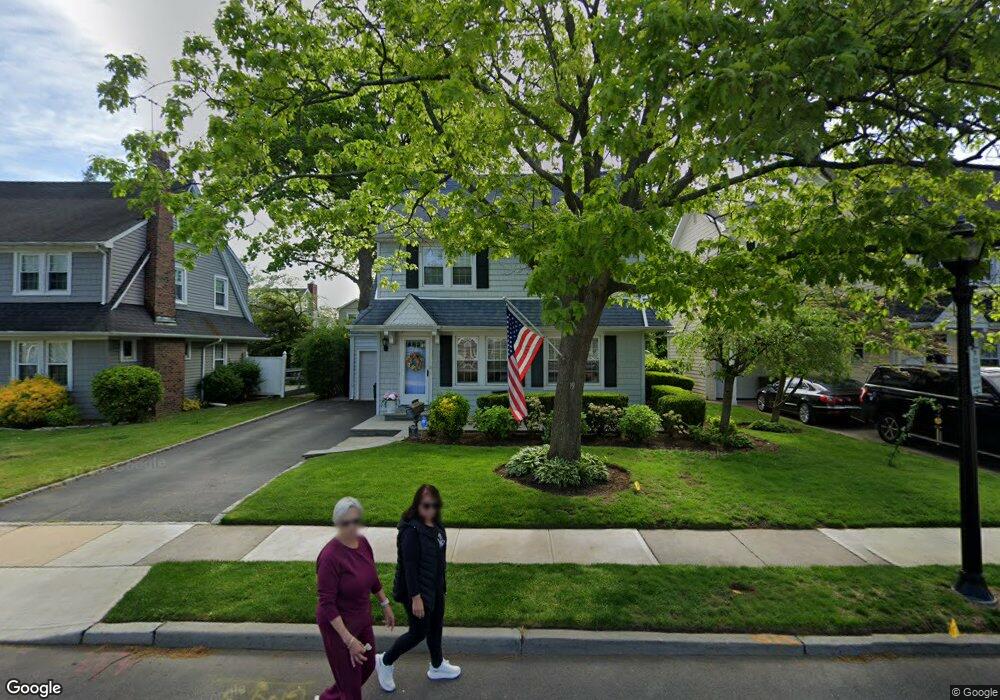 19 Roosevelt St, Garden City, NY 11530 - photo 1