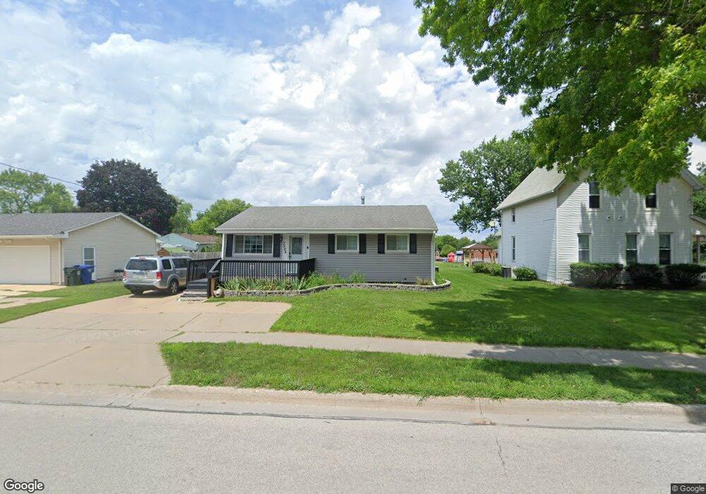 3308 W Locust St, Davenport, IA 52804 - photo 1