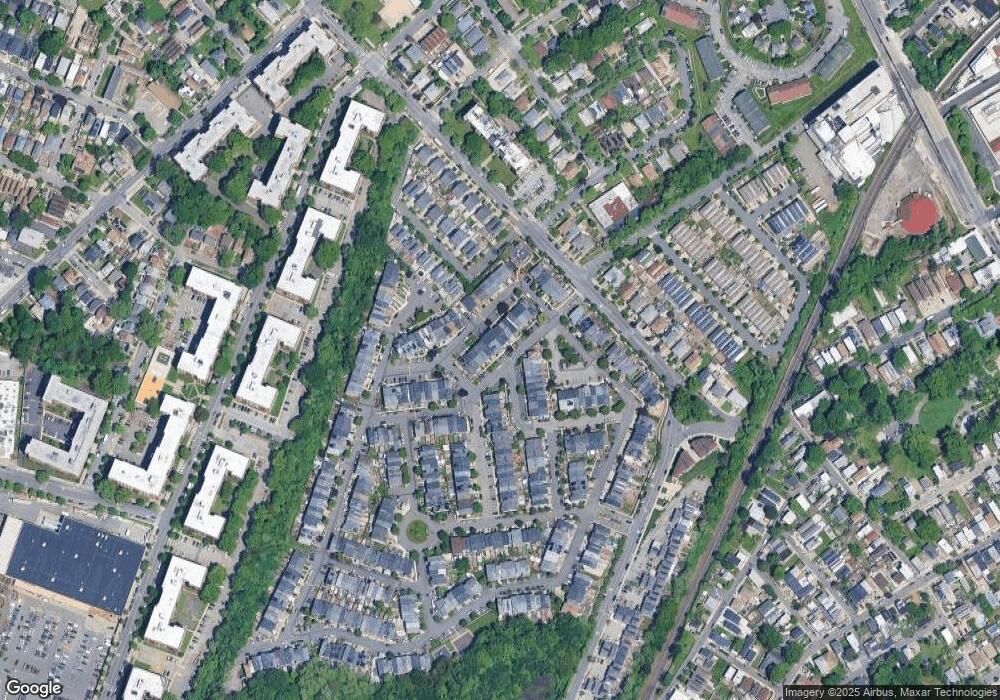 33 Stage Ln unit 1, Staten Island, NY 10304 - photo 1