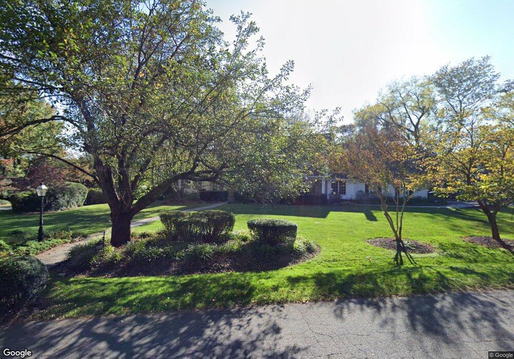 7101 Holyrood Dr, McLean, VA 22101 - photo 1