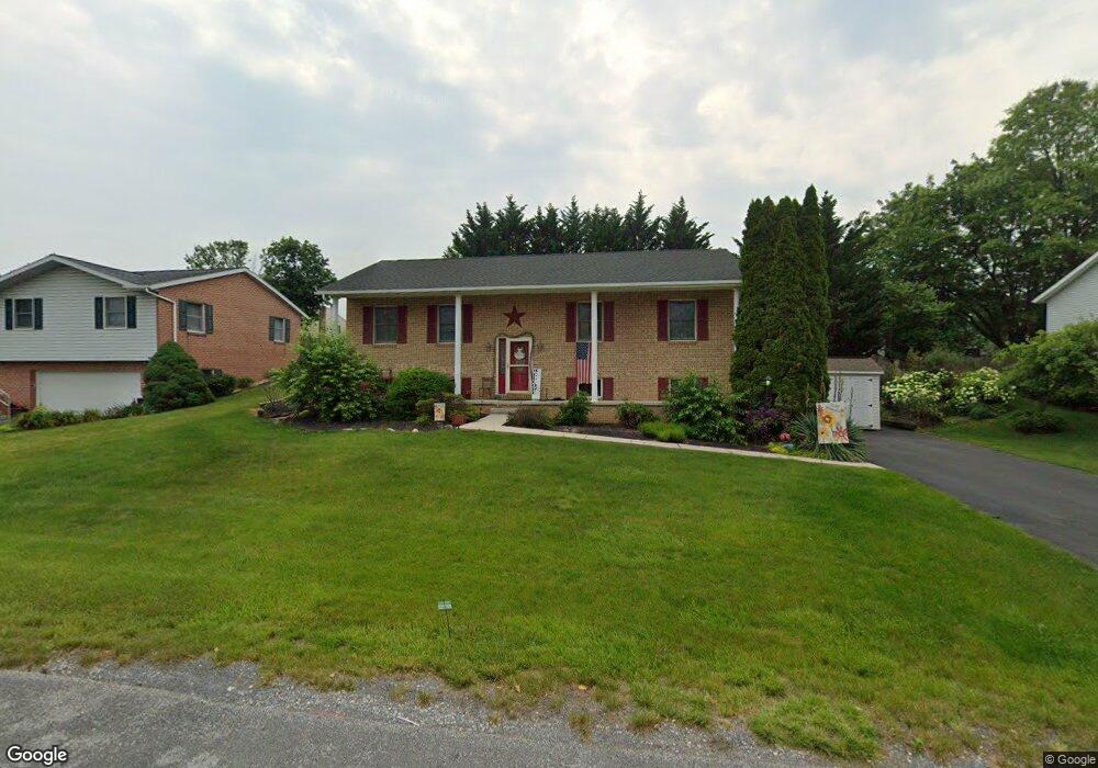 2931 Fillmore Dr, Chambersburg, PA 17201 - photo 1