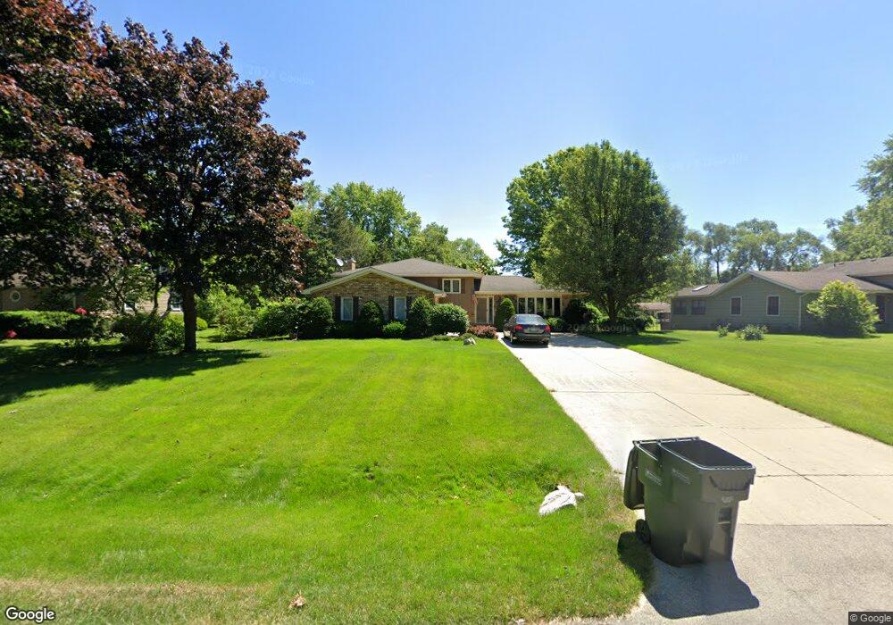 10S067 Alan Rd, Naperville, IL 60564 - photo 1