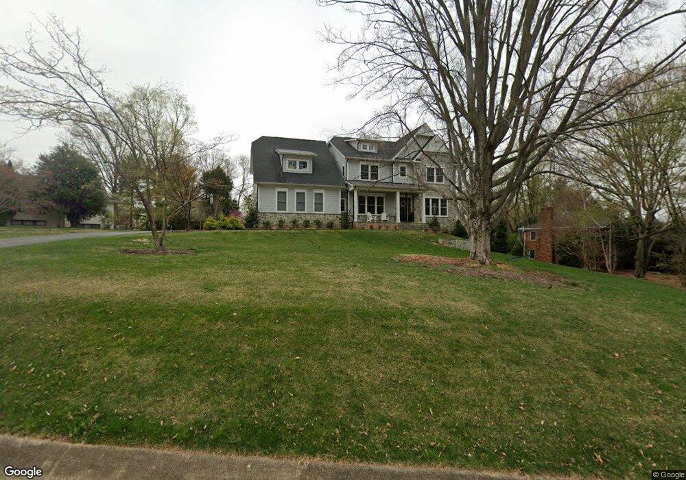 6811 Lupine Ln, McLean, VA 22101 - photo 1