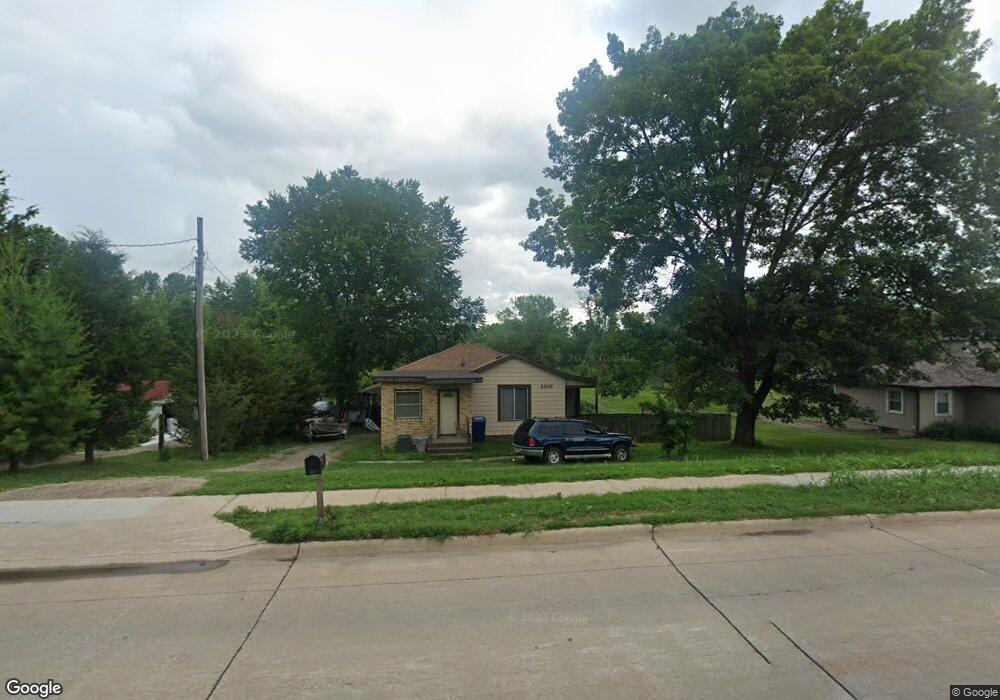 2818 W 49th St, Davenport, IA 52806 - photo 1