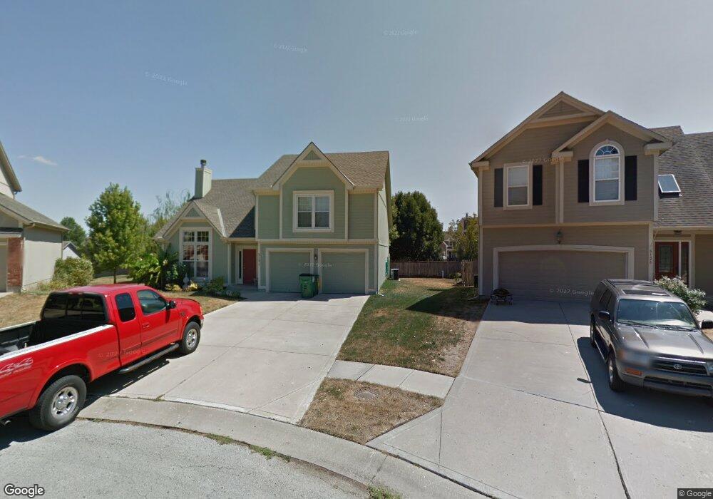 5121 Roundtree St, Shawnee, KS 66226 - photo 1