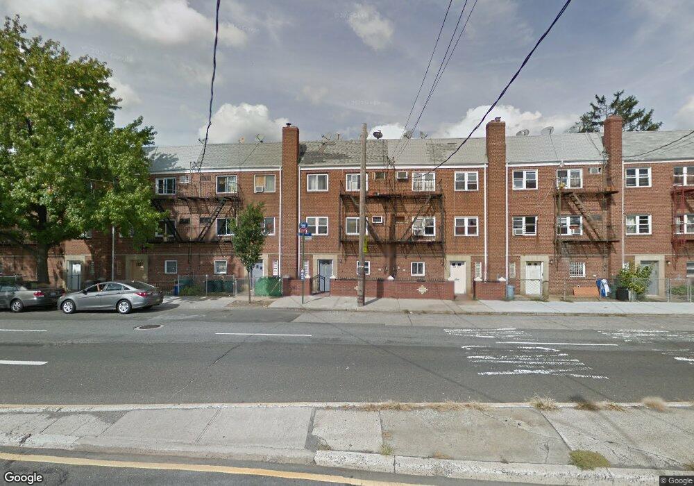 224-11 Braddock Ave unit 3, Jamaica, NY 11428 - photo 1