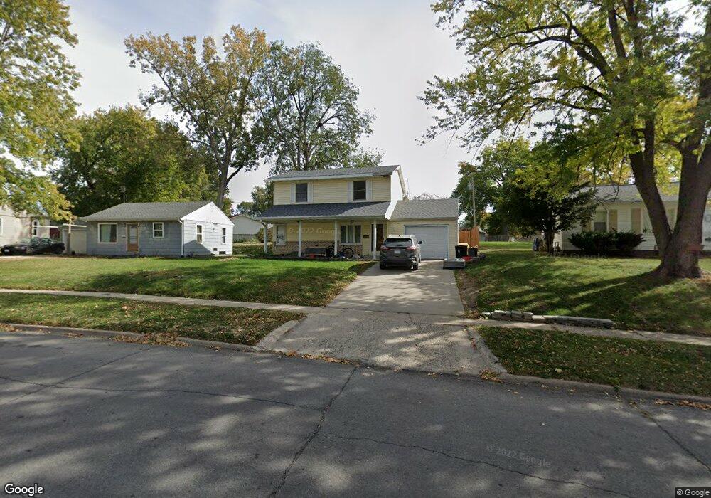 512 E 21st St S, Newton, IA 50208 - photo 1