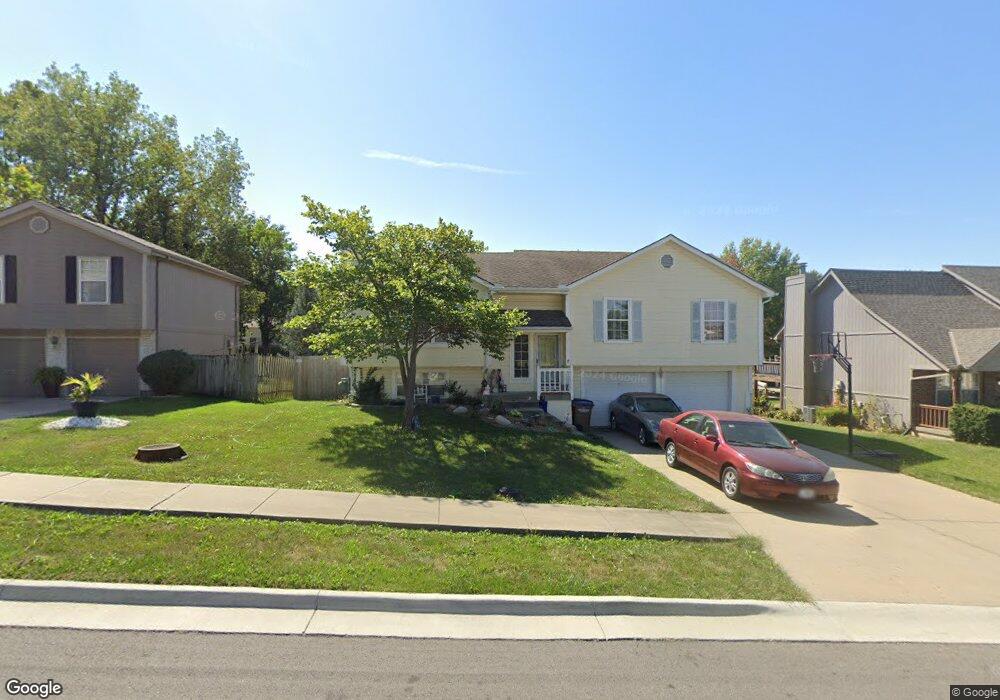 209 W Calico Dr, Raymore, MO 64083 - photo 1