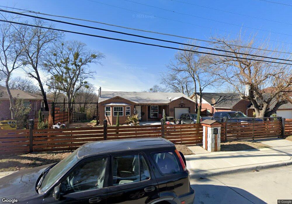 511 NE 5th St, Grand Prairie, TX 75050 - photo 1