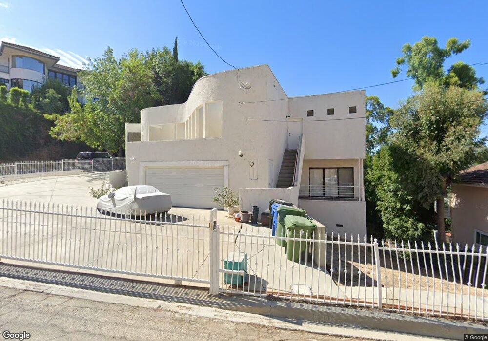 4949 Medina Dr, Woodland Hills, CA 91364 - photo 1