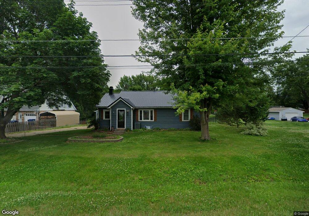 1811 W 48th St, Davenport, IA 52806 - photo 1