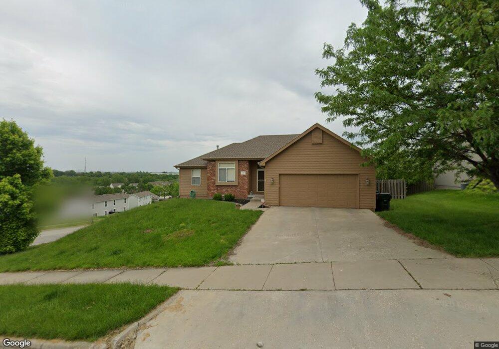 720 N Eagle Pass Dr, Lawrence, KS 66049 - photo 1