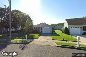 8 Raven Ct, Mount Laurel, NJ 08054