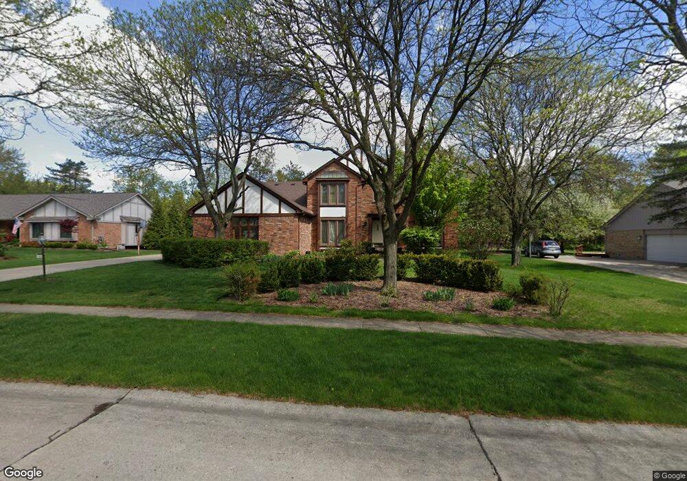 4945 Moonglow Dr, Troy, MI 48098 - photo 1