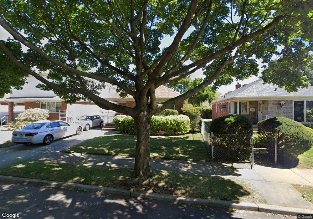 8155 255th St, Glen Oaks, NY 11004 - photo 1