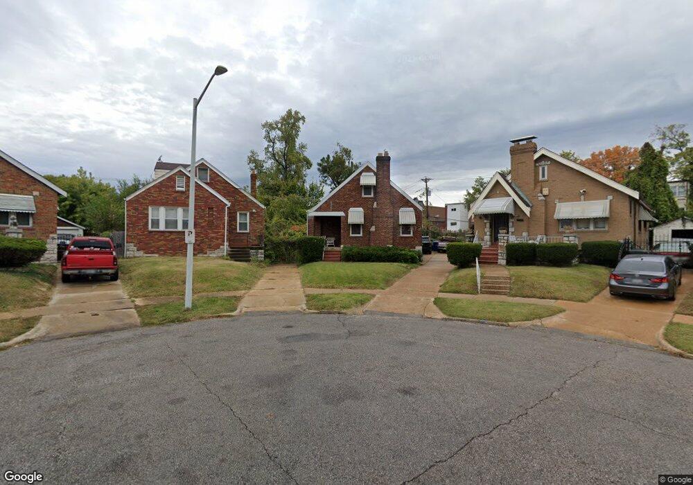 4739 Bessie Ct, Saint Louis, MO 63115 - photo 1
