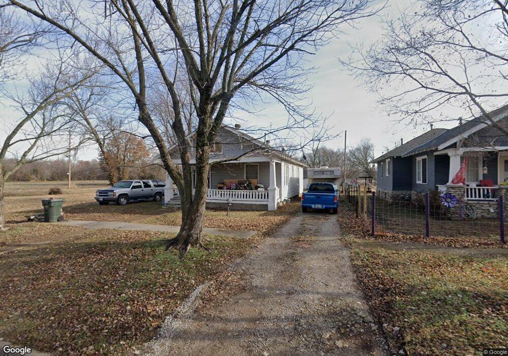 621 N 13th St, Parsons, KS 67357 - photo 1