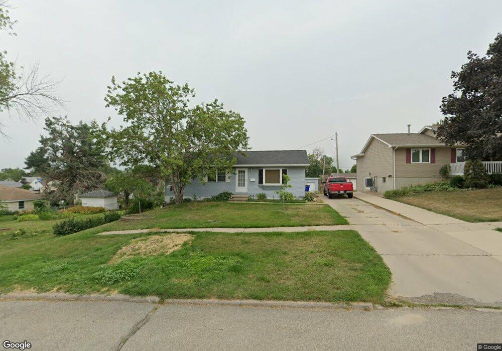 2521 3rd St SW, Cedar Rapids, IA 52404 - photo 1