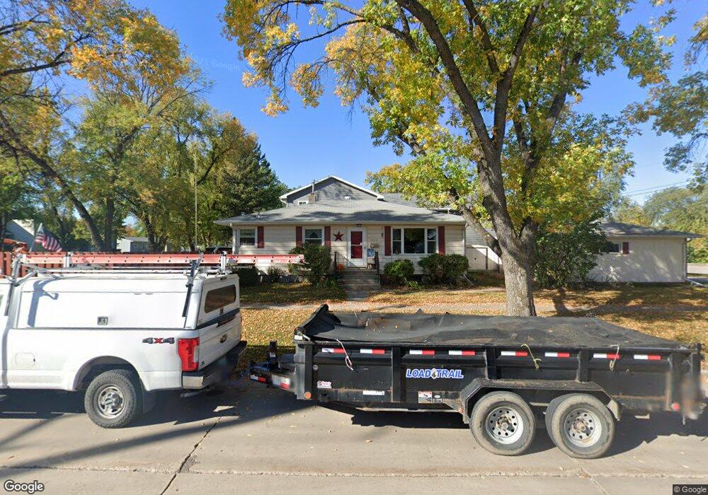 1402 10th Ave S, Grand Forks, ND 58201 - photo 1