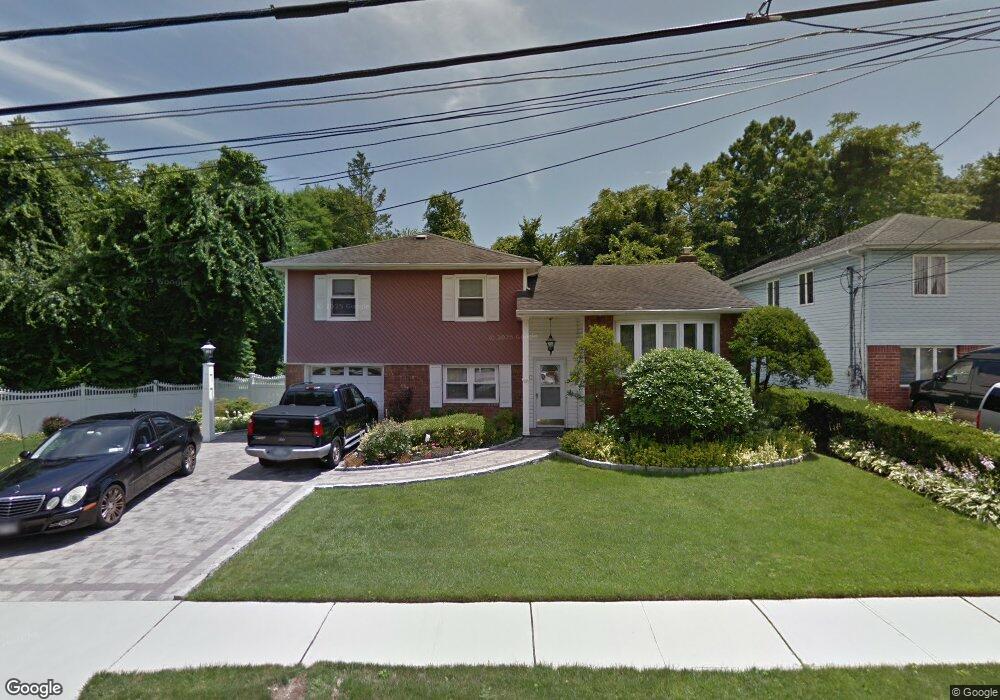 40 Coral Ct, Malverne, NY 11565 - photo 1