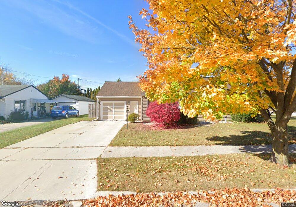 1346 N 10th St, Manitowoc, WI 54220 - photo 1