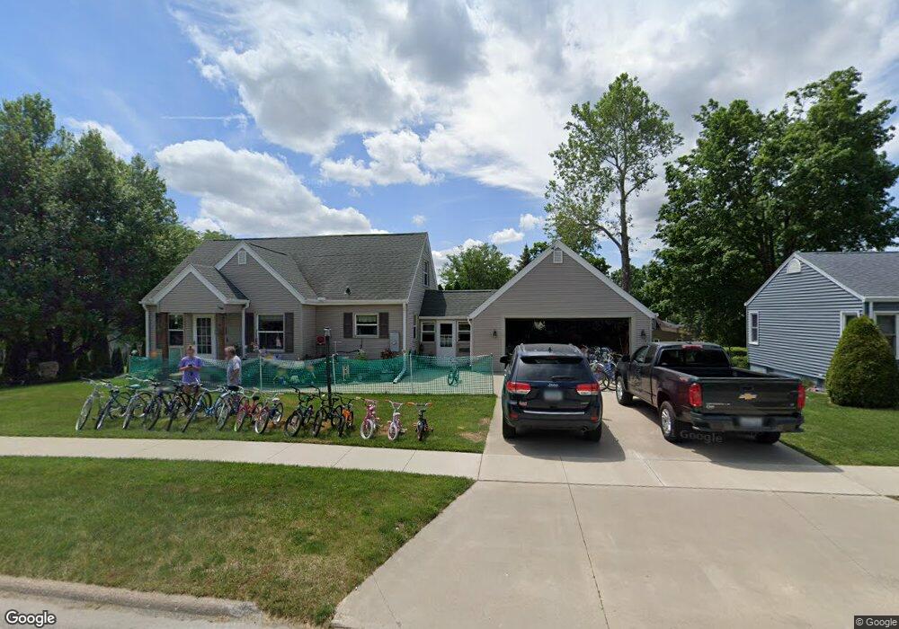 1214 W 18th St, Cedar Falls, IA 50613 - photo 1