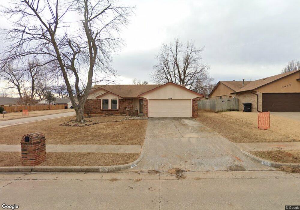 1524 NE 2nd St, Moore, OK 73160 - photo 1