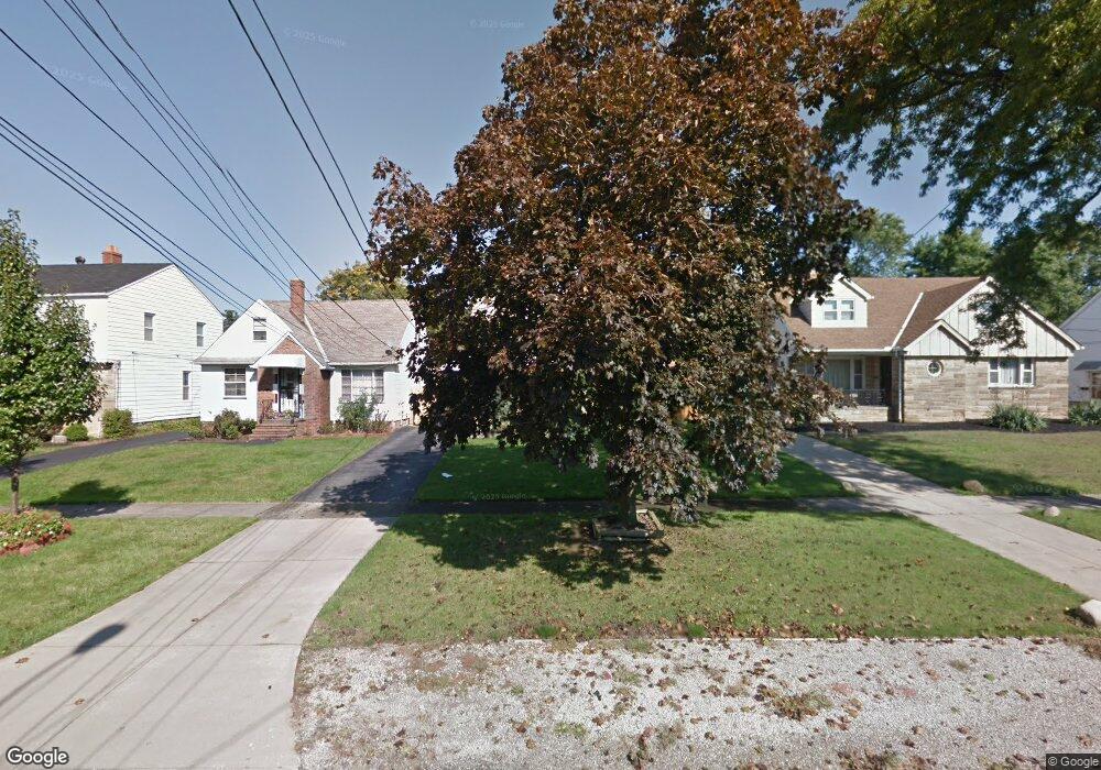 17513 Mccracken Rd, Maple Heights, OH 44137 - photo 1